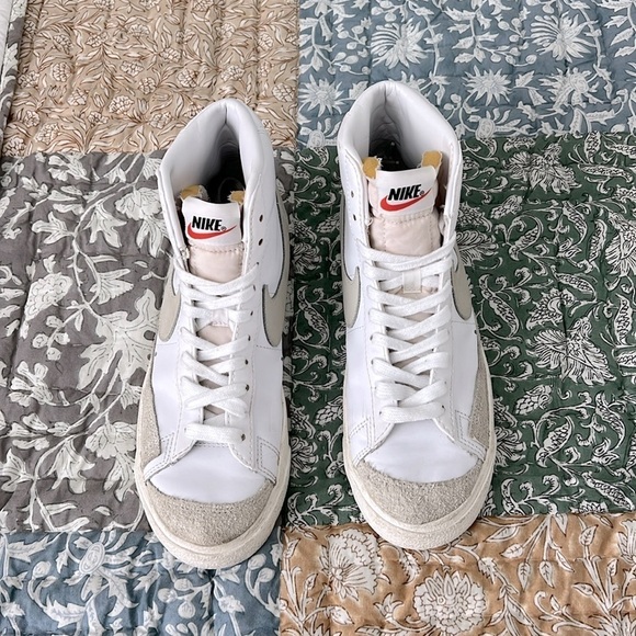 Nike Women’s Blazer '77 Vintage Mid Light Bone Sneaker Size 8 - Picture 8 of 15